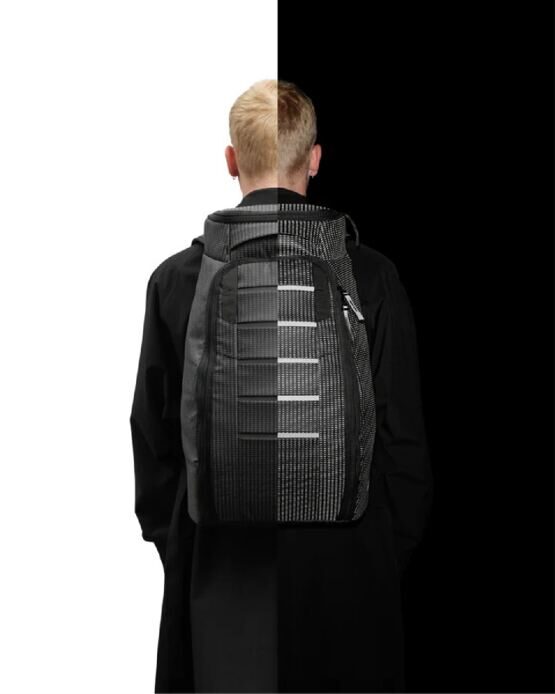 Hugger - Backpack 30L, Reflective Black